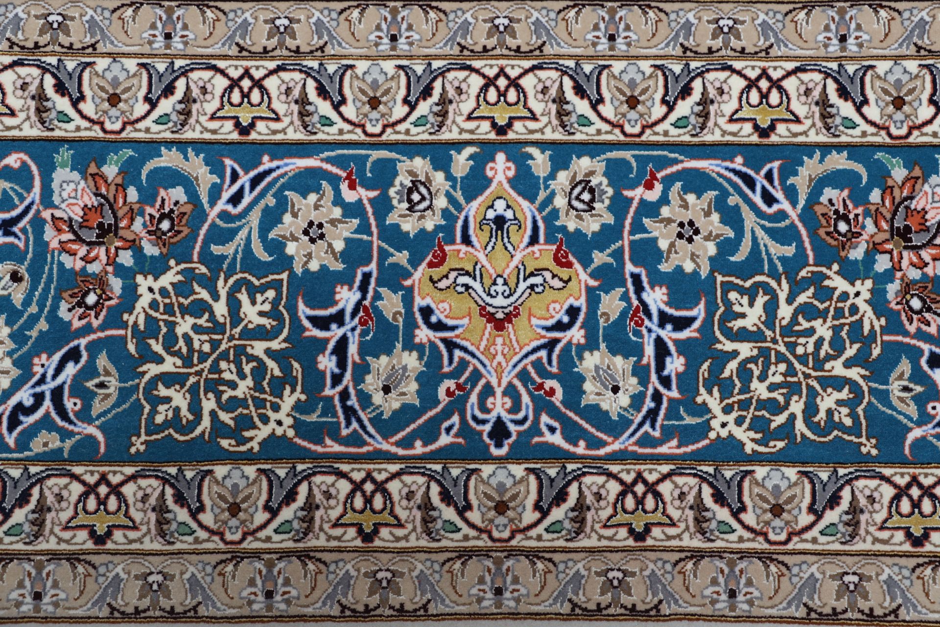 Handgeknüpfter Isfahan Perserteppich 207 × 325 cm