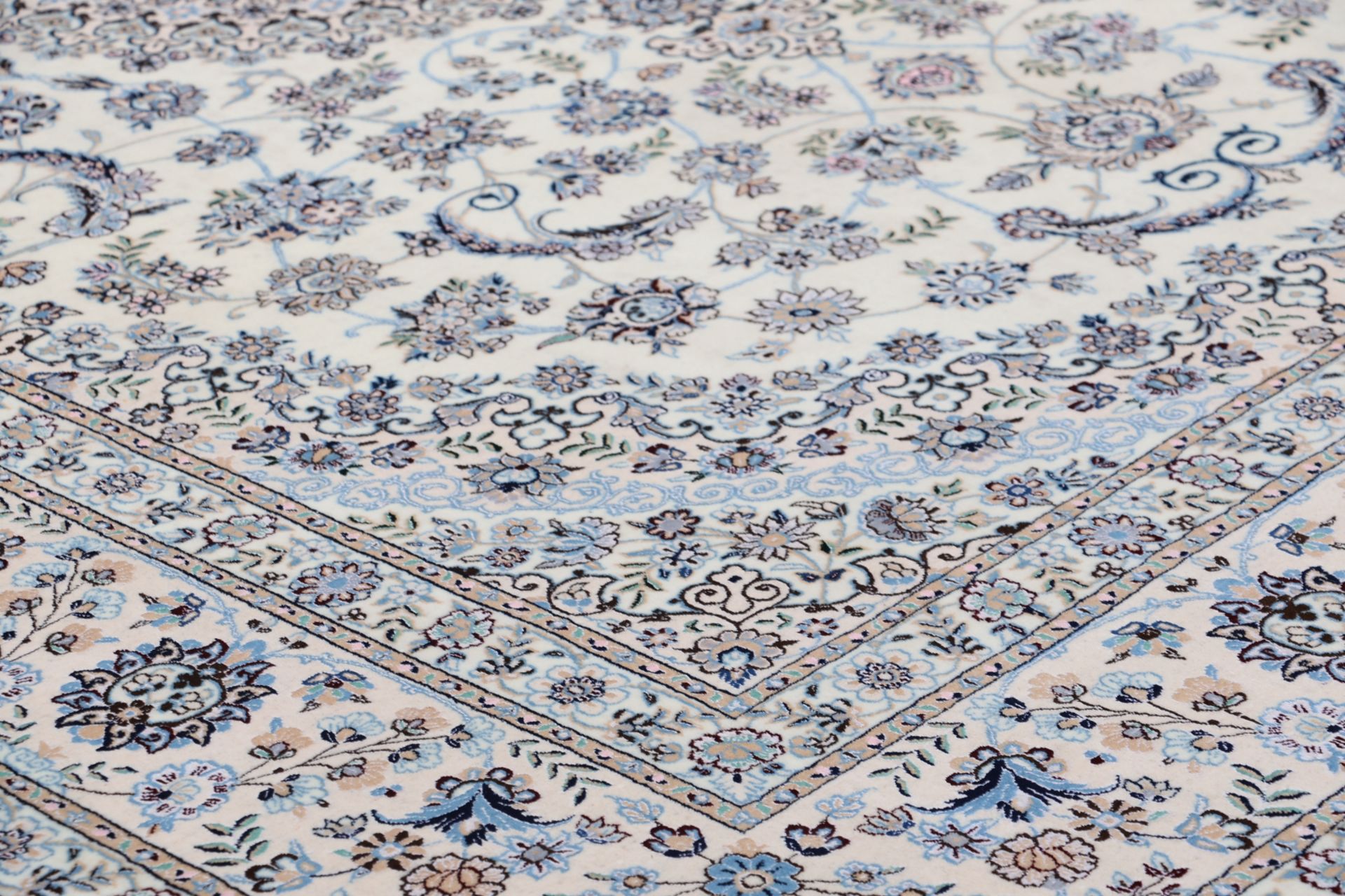 perserteppich-nain-210-x-300-cm-schurwolle-und-seide-handgeknupft-8 Nain Perserteppich aus Iran, 210 × 300 cm