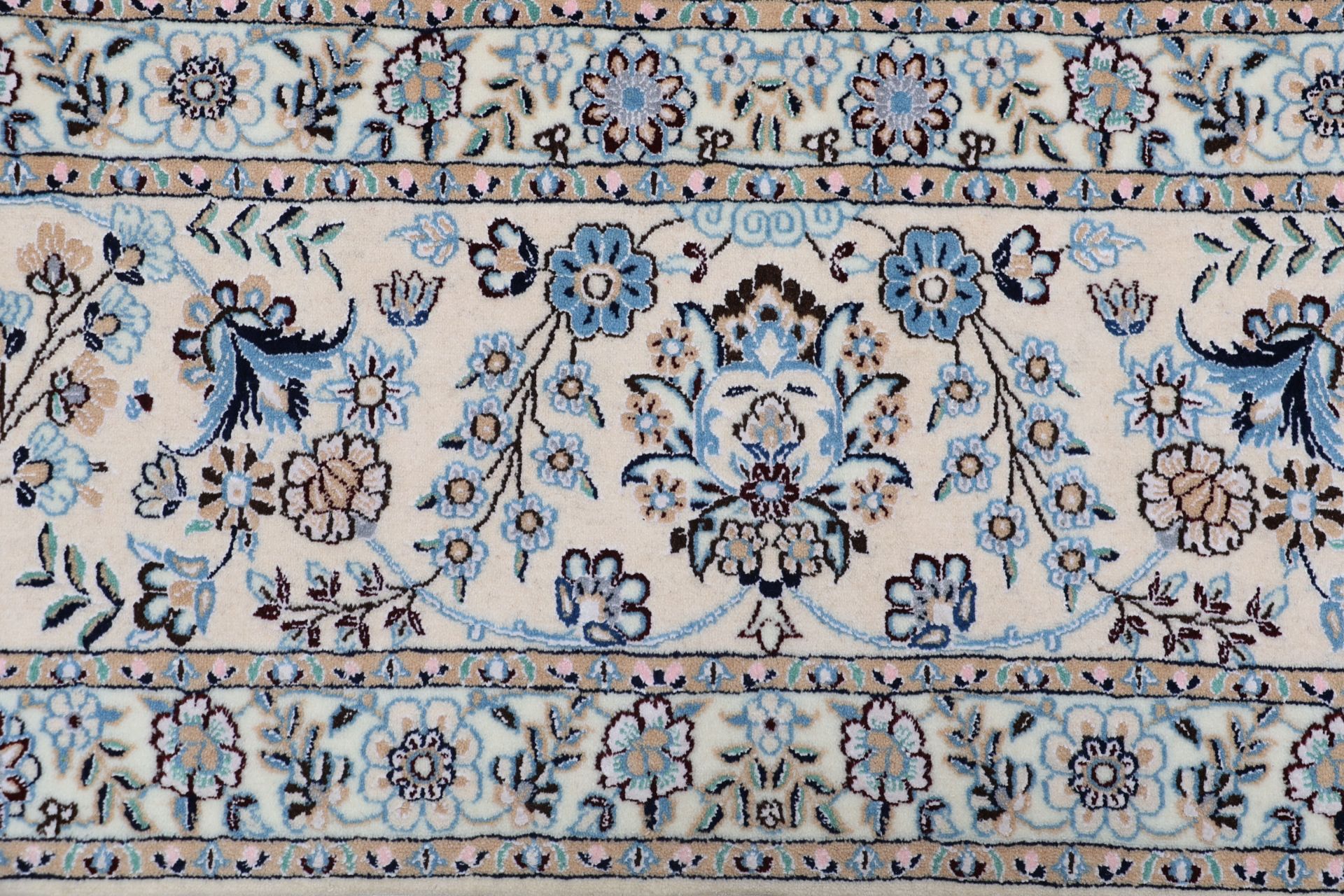 perserteppich-nain-210-x-300-cm-schurwolle-und-seide-handgeknupft-14 Nain Perserteppich aus Iran, 210 × 300 cm