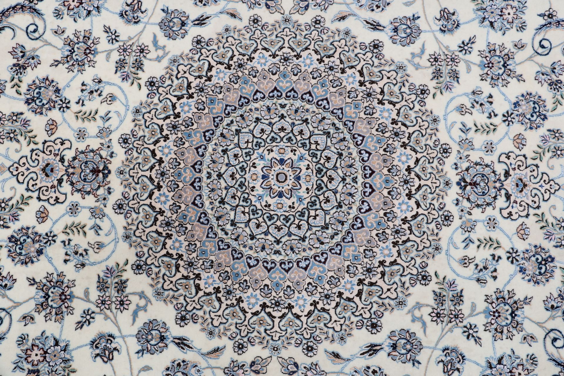perserteppich-nain-210-x-300-cm-schurwolle-und-seide-handgeknupft-16 Nain Perserteppich aus Iran, 210 × 300 cm