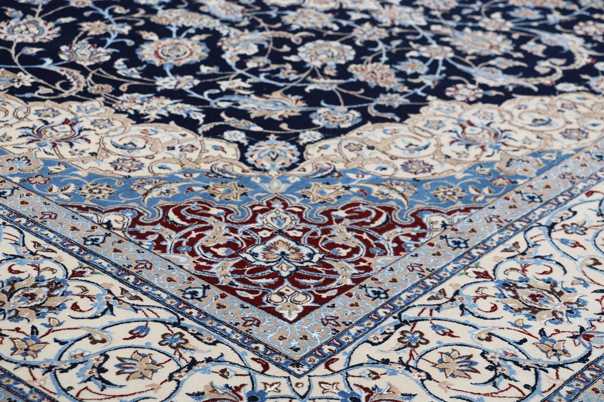 Handgeknüpfter Nain Perserteppich, 255 × 368 cm, Wolle & Seide