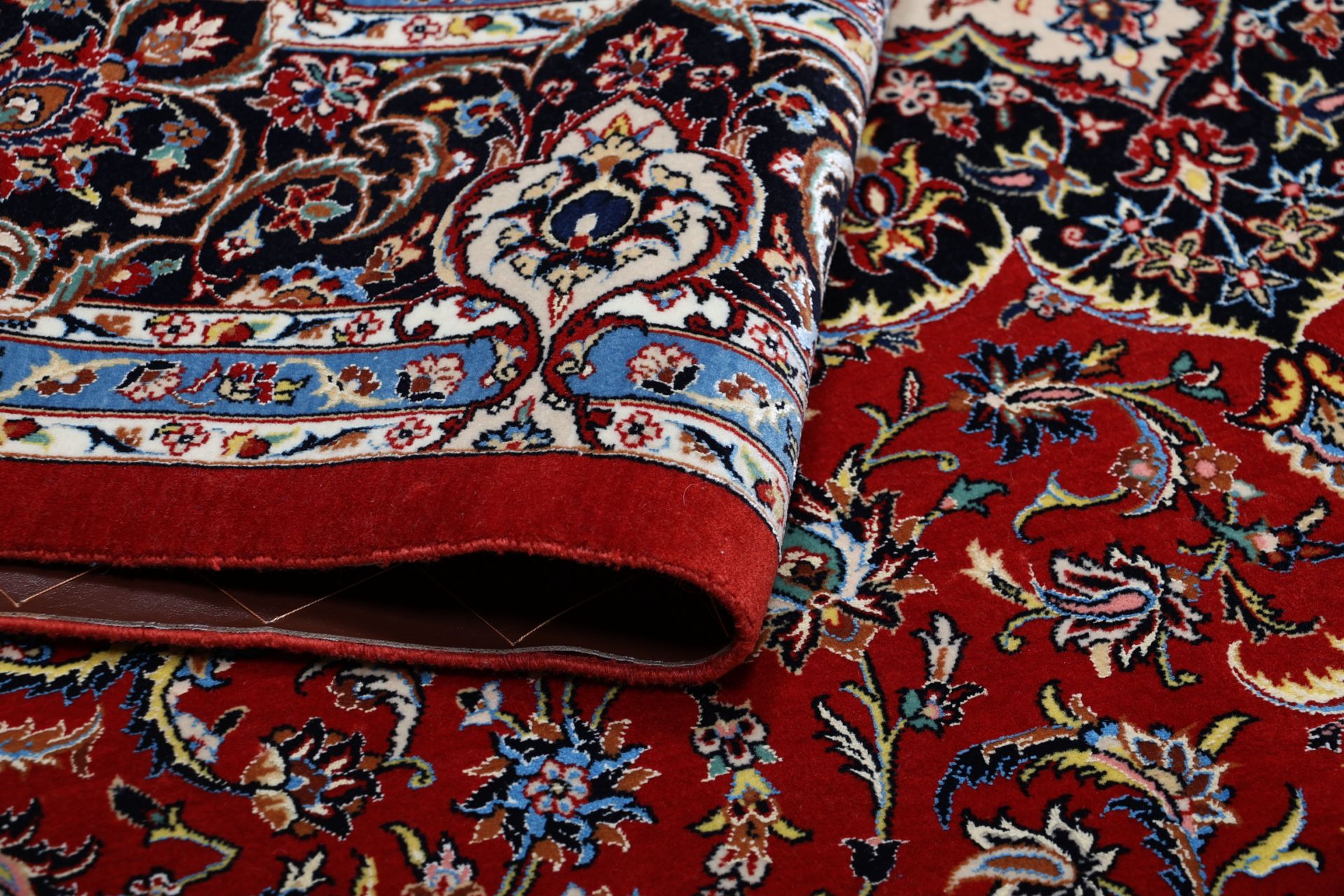 Handgeknüpfter Isfahan Perserteppich, 195 × 253 cm, Wolle & Seide