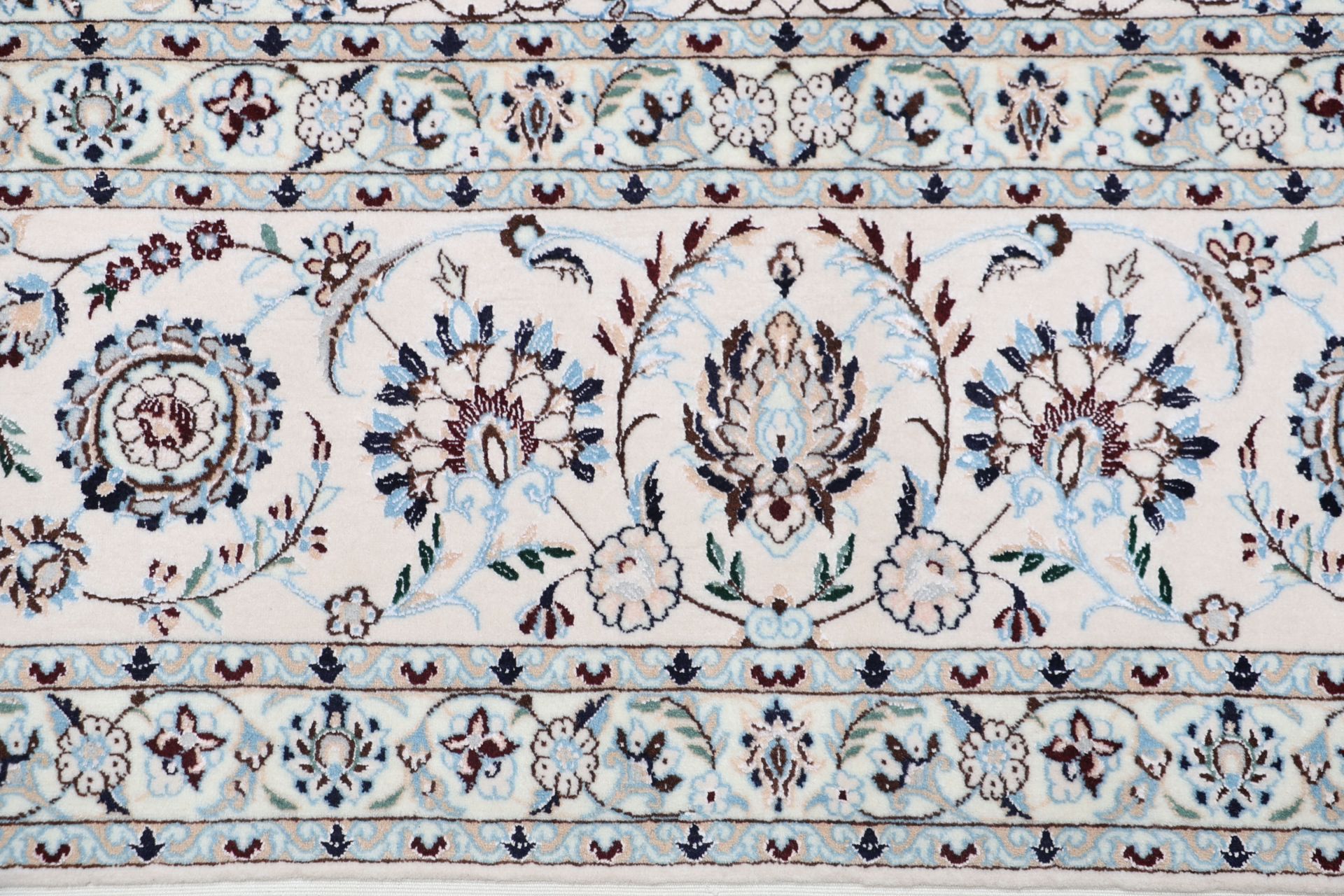 perserteppich-nain-251-x-357-cm-schurwolle-seide-handgeknupft-7 Handgeknüpfter Nain Perserteppich, 251 × 357 cm, Wolle & Seide