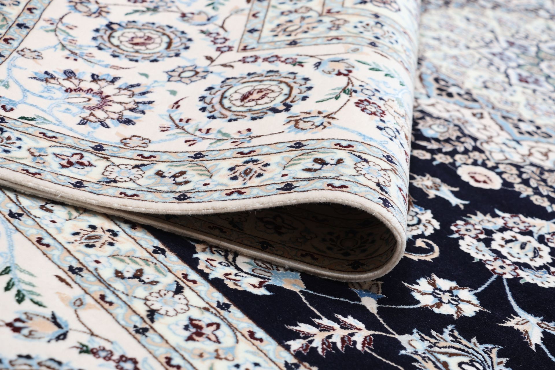 perserteppich-nain-251-x-357-cm-schurwolle-seide-handgeknupft-9 Handgeknüpfter Nain Perserteppich, 251 × 357 cm, Wolle & Seide