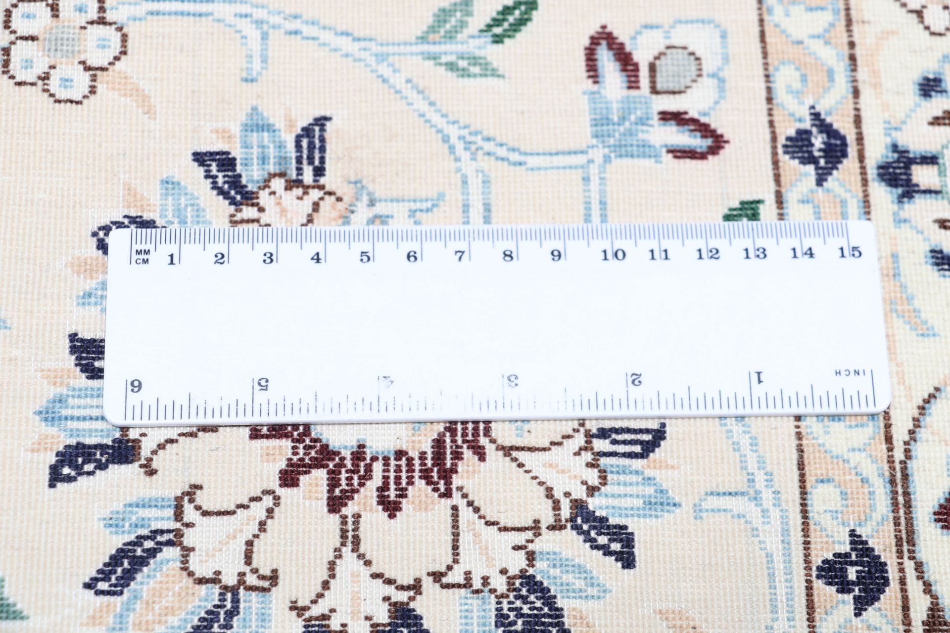 perserteppich-nain-251-x-357-cm-schurwolle-seide-handgeknupft-10 Handgeknüpfter Nain Perserteppich, 251 × 357 cm, Wolle & Seide