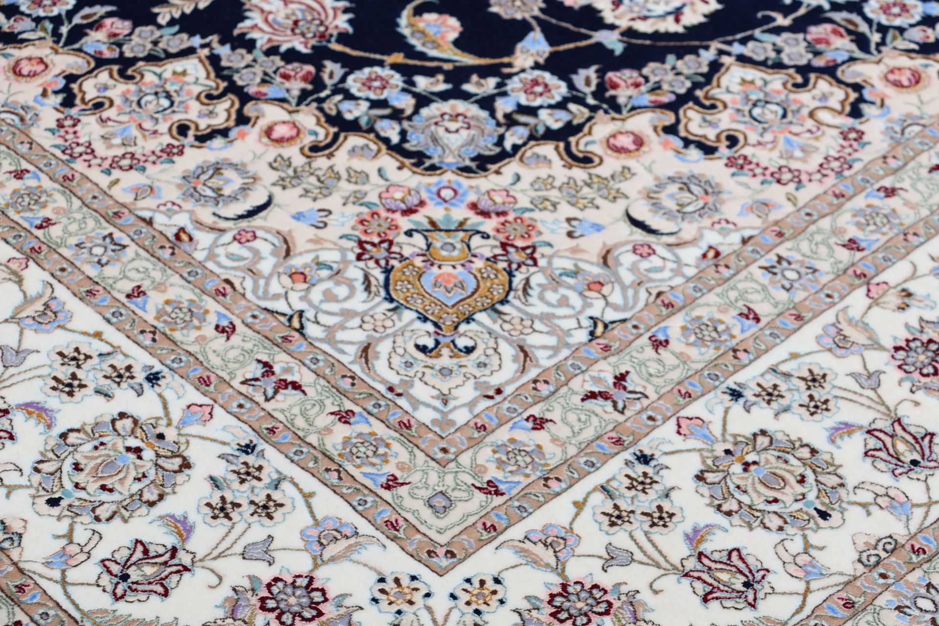 Nain Perserteppich aus Iran, 207 × 257 cm