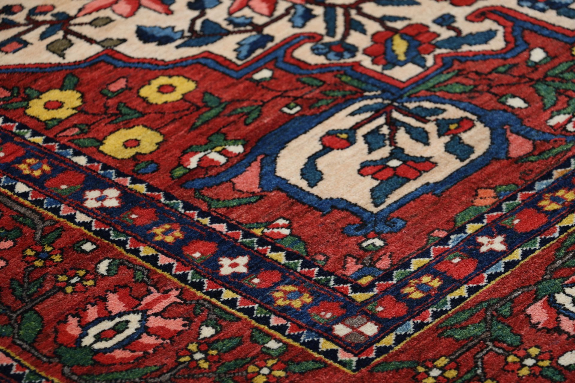 Bakhtiari Perserteppich aus Iran, 213 × 308 cm