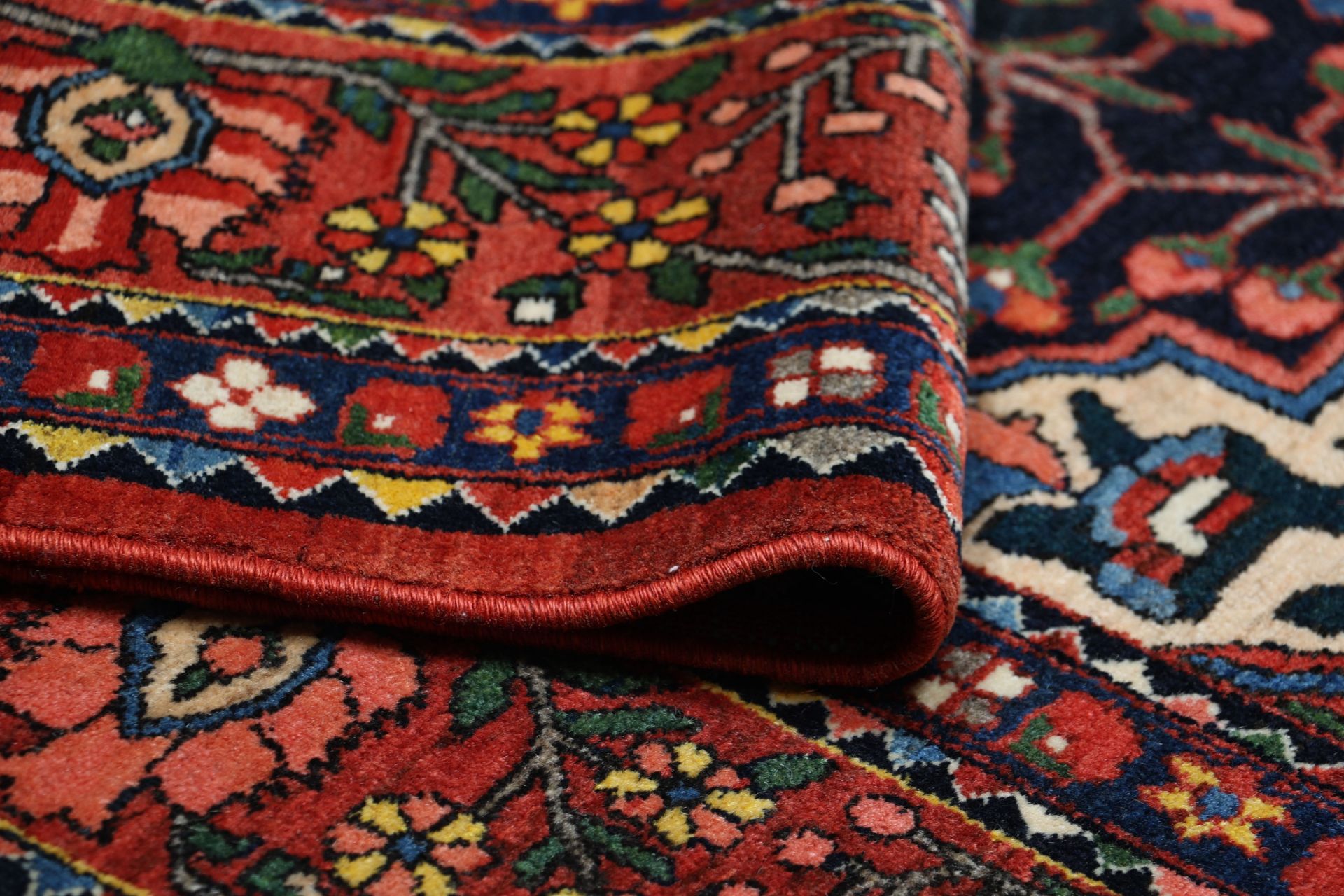 Bakhtiari Perserteppich aus Iran, 213 × 308 cm