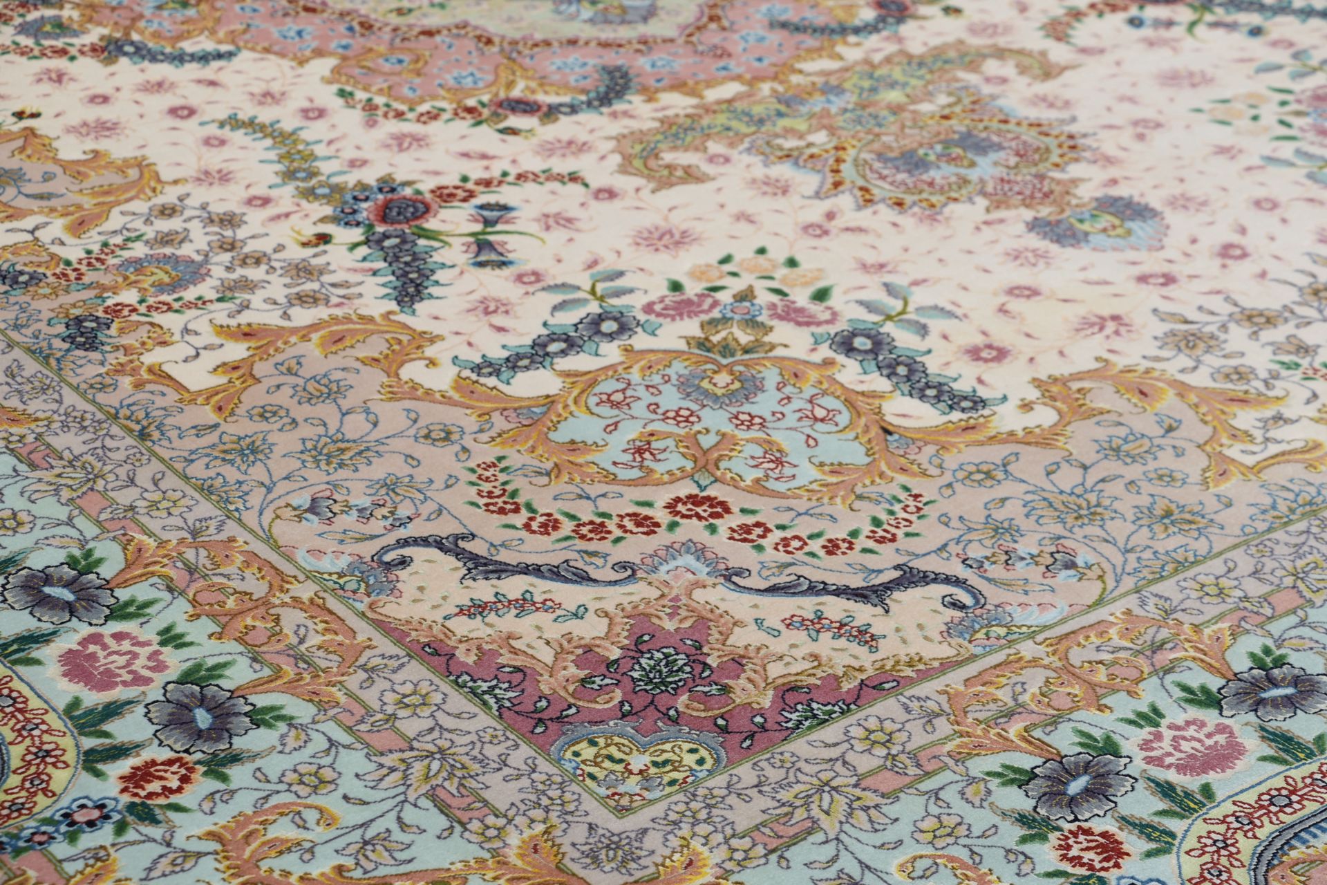 Handgeknüpfter Täbriz Perserteppich 245 × 358 cm