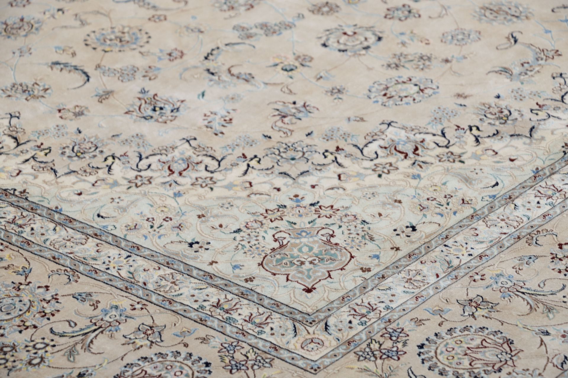 Handgeknüpfter Nain Perserteppich 216 × 312 cm