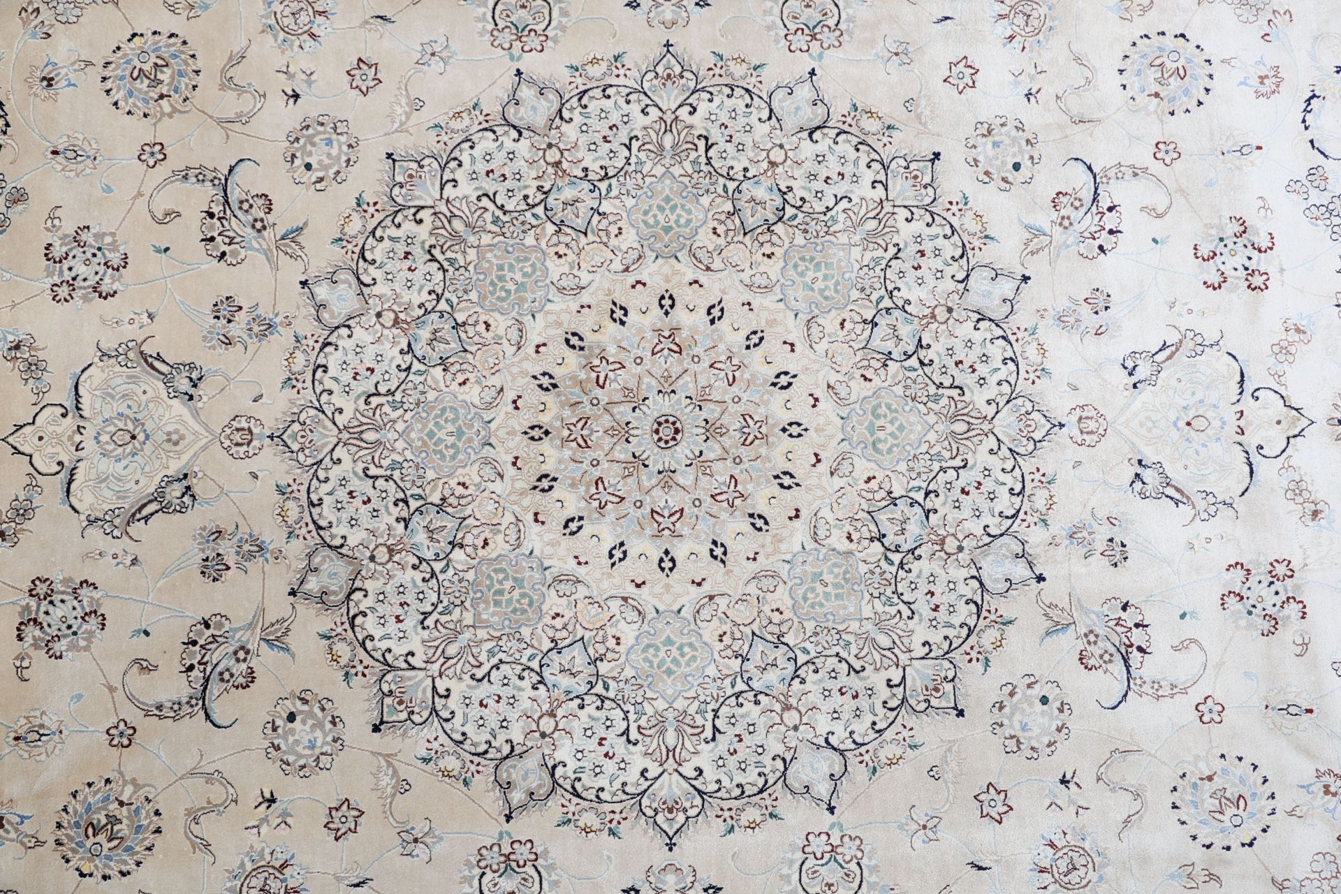 Handgeknüpfter Nain Perserteppich 216 × 312 cm