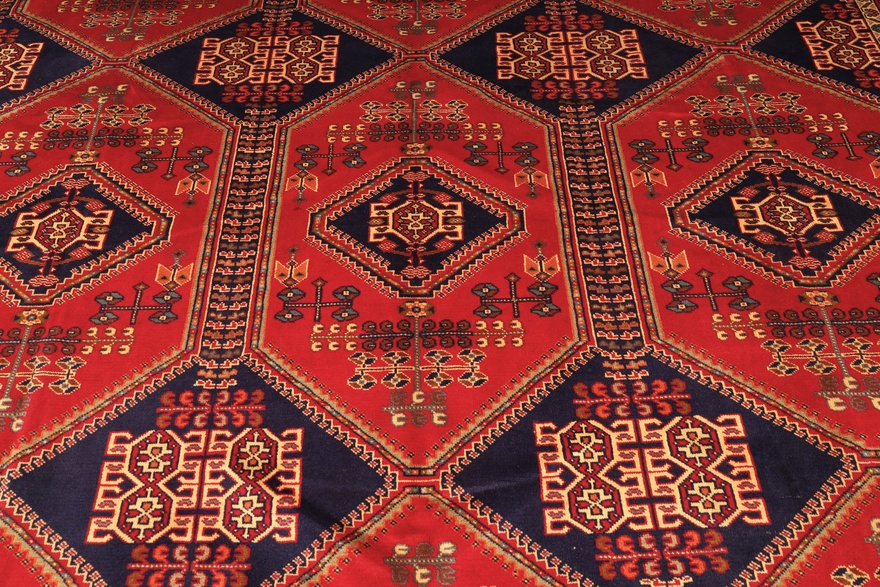 Turkmen Perserteppich aus Iran, 385 × 300 cm