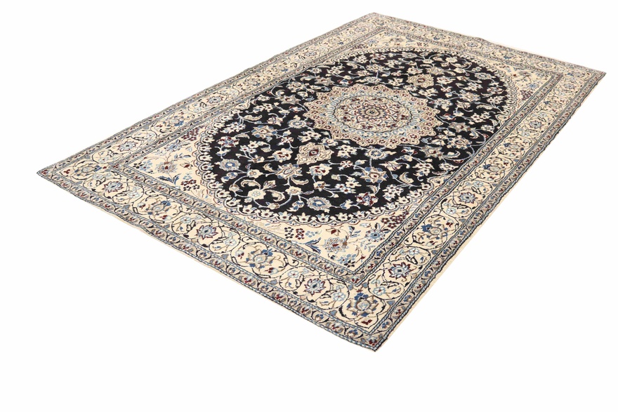 Nain Perserteppich aus Iran, 233 × 145 cm