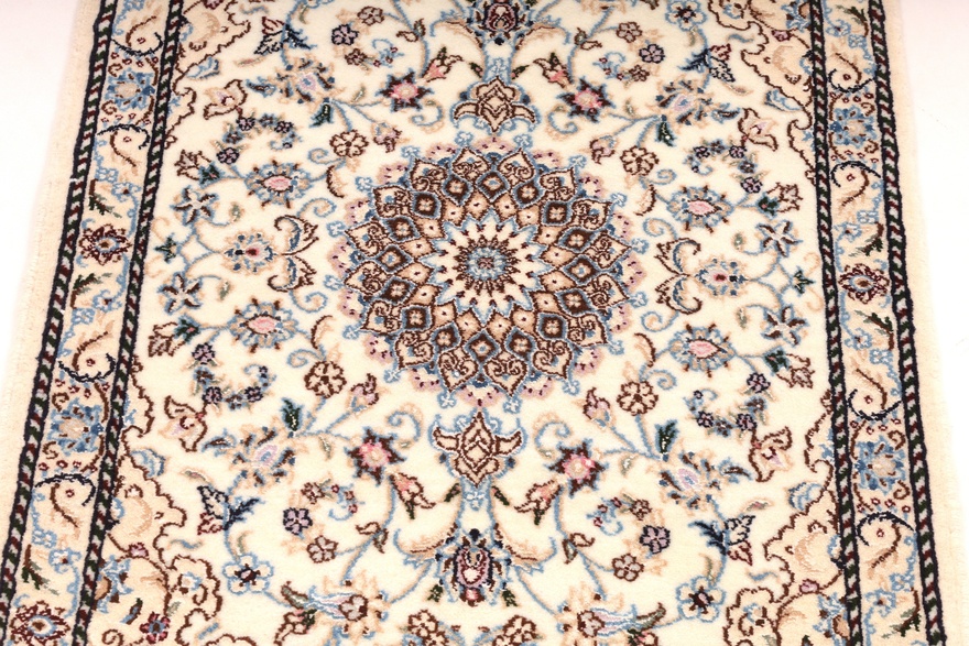 Handgeknüpfter Nain Perserteppich, 90 × 60 cm, Wolle & Seide