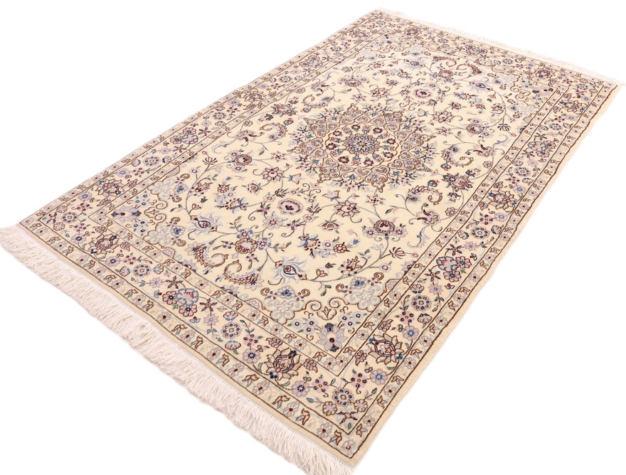 Nain Perserteppich aus Iran, 212 × 132 cm