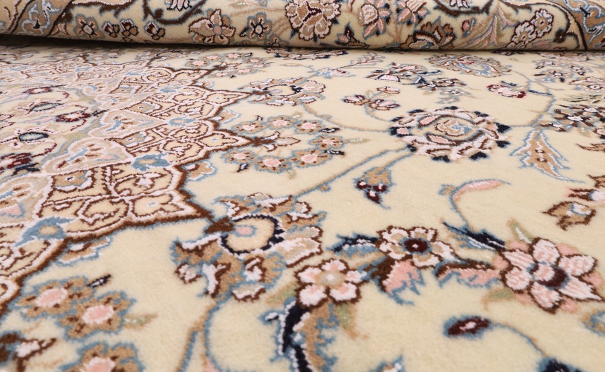 Nain Perserteppich aus Iran, 227 × 135 cm