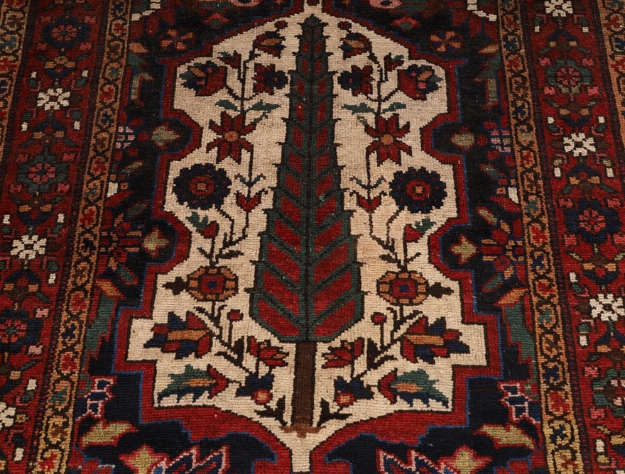 Antiker Bakhtiari Perserteppich aus Iran, 272 × 110 cm
