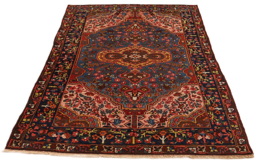 Antiker Bakhtiari Perserteppich aus Iran, 197 × 142 cm