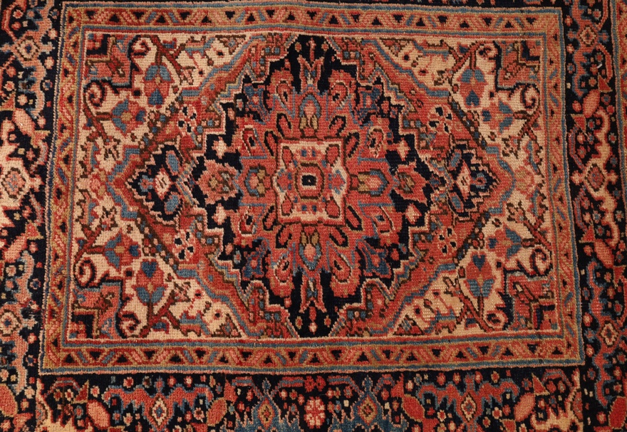Antiker Heriz Perserteppich aus Iran, 85 × 75 cm