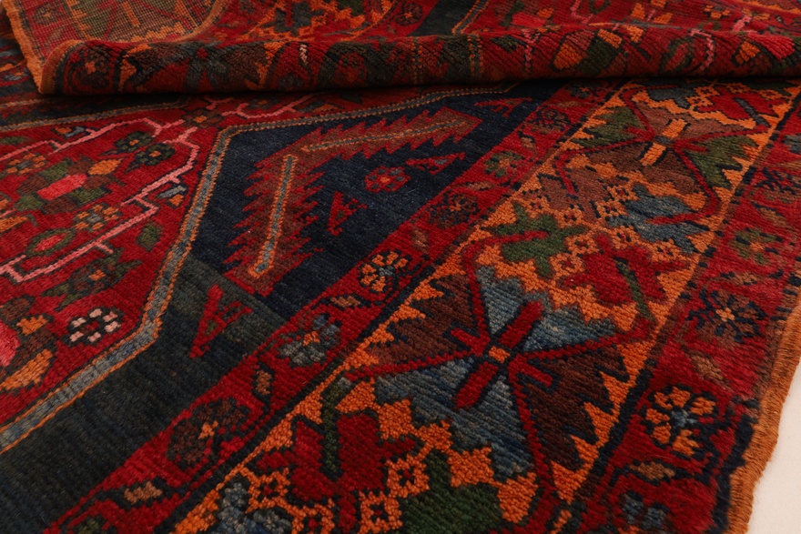 Antiker Perserteppich aus Iran, 378 × 105 cm