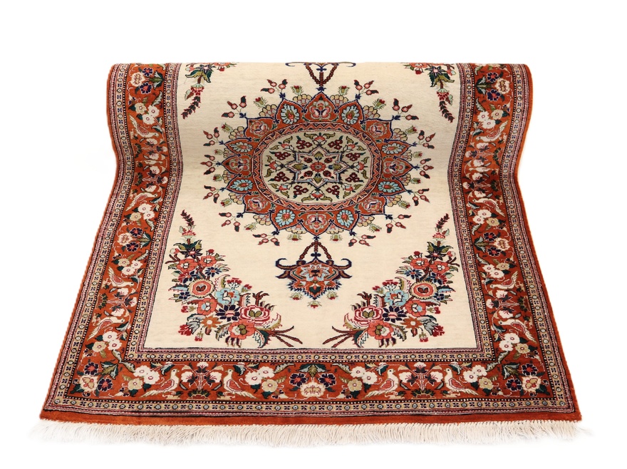 perserteppich-118-x-80-cm-seide-handgeknupft-rot-orange-3 Ghom Perserteppich aus Iran, 118 × 80 cm