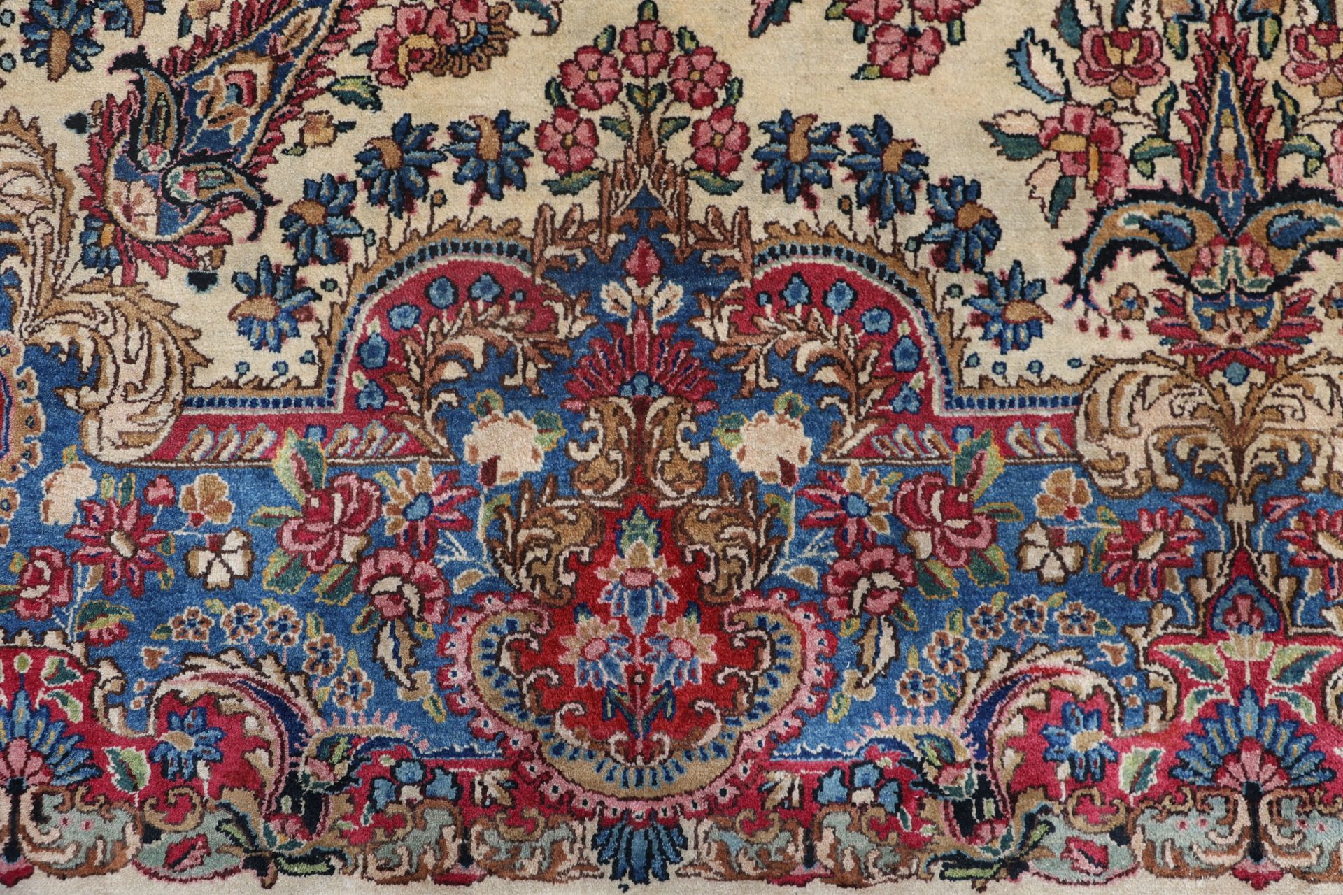 Kerman Perserteppich aus Iran, 275 × 363 cm