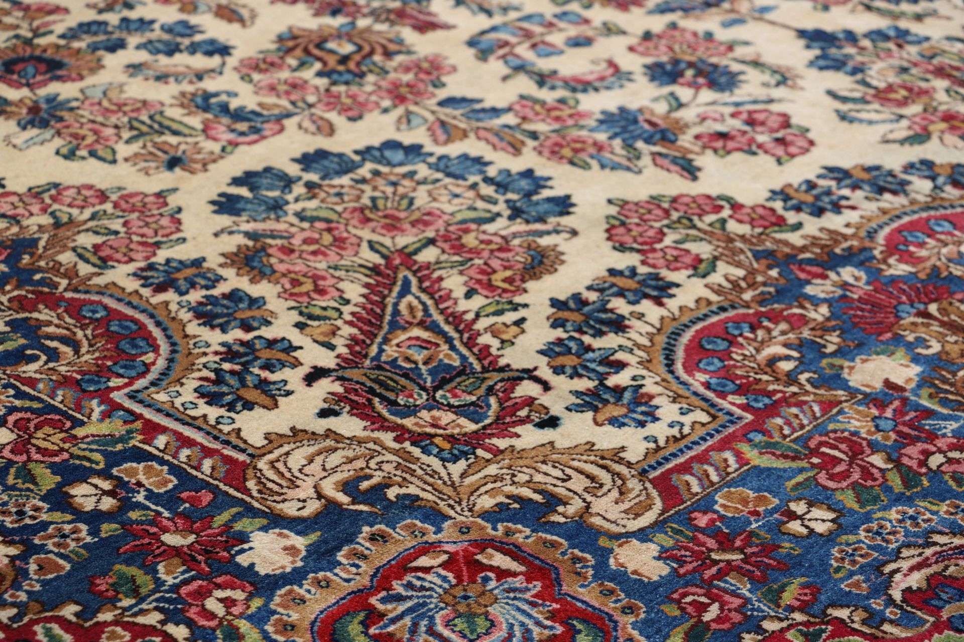 Kerman Perserteppich aus Iran, 275 × 363 cm