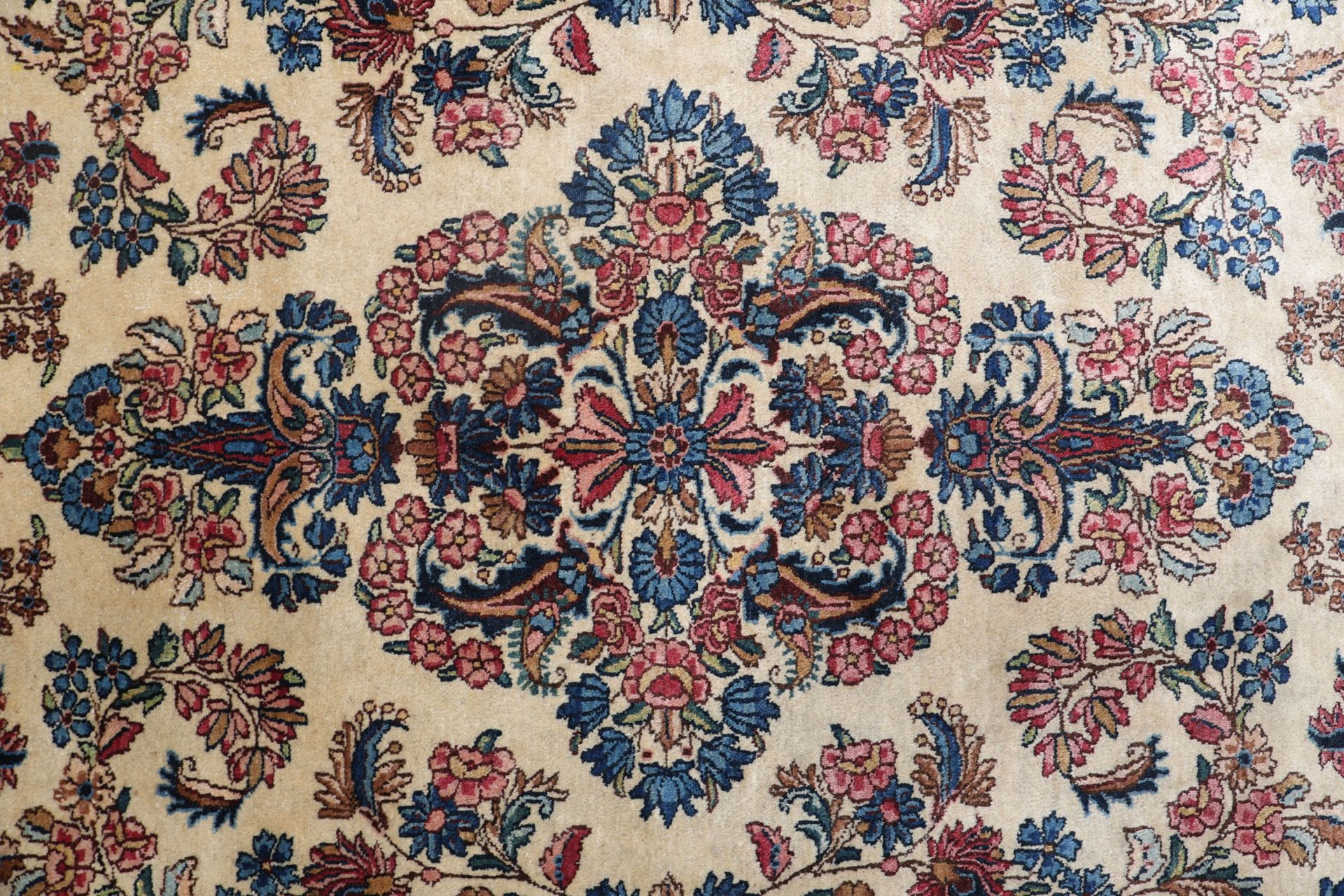 Kerman Perserteppich aus Iran, 275 × 363 cm