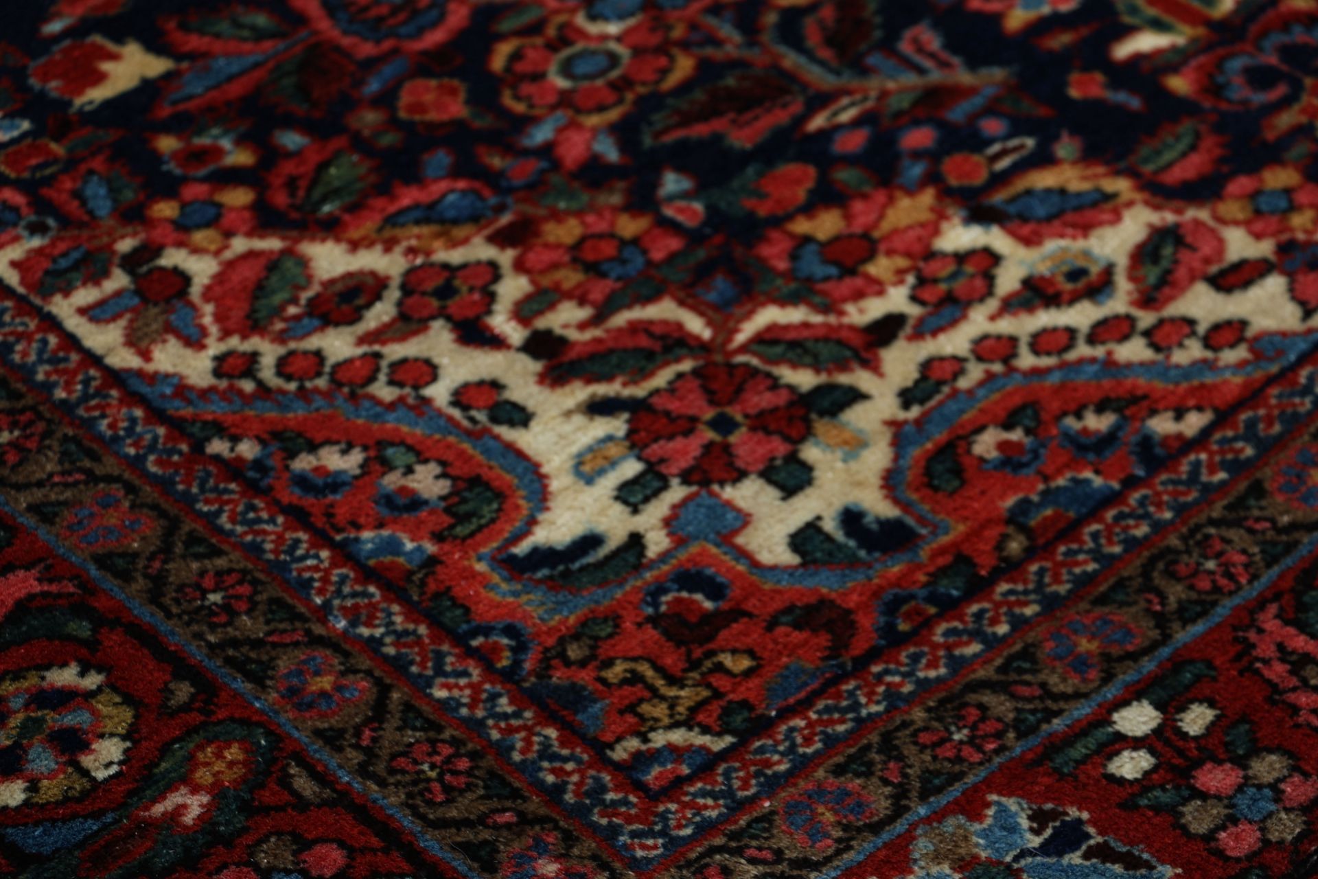 Antiker Perserteppich aus Iran, 147 × 220 cm