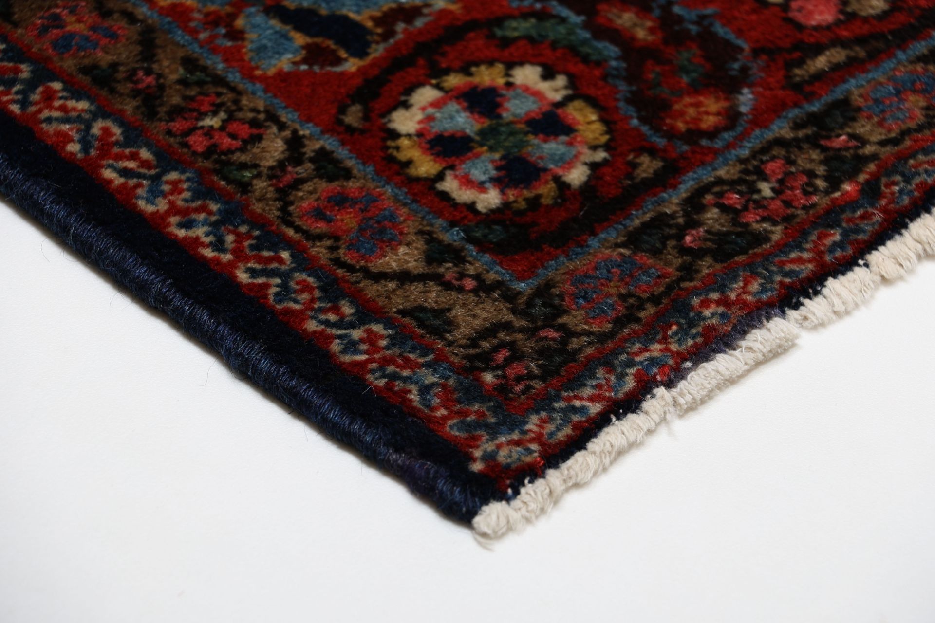 Antiker Perserteppich aus Iran, 147 × 220 cm