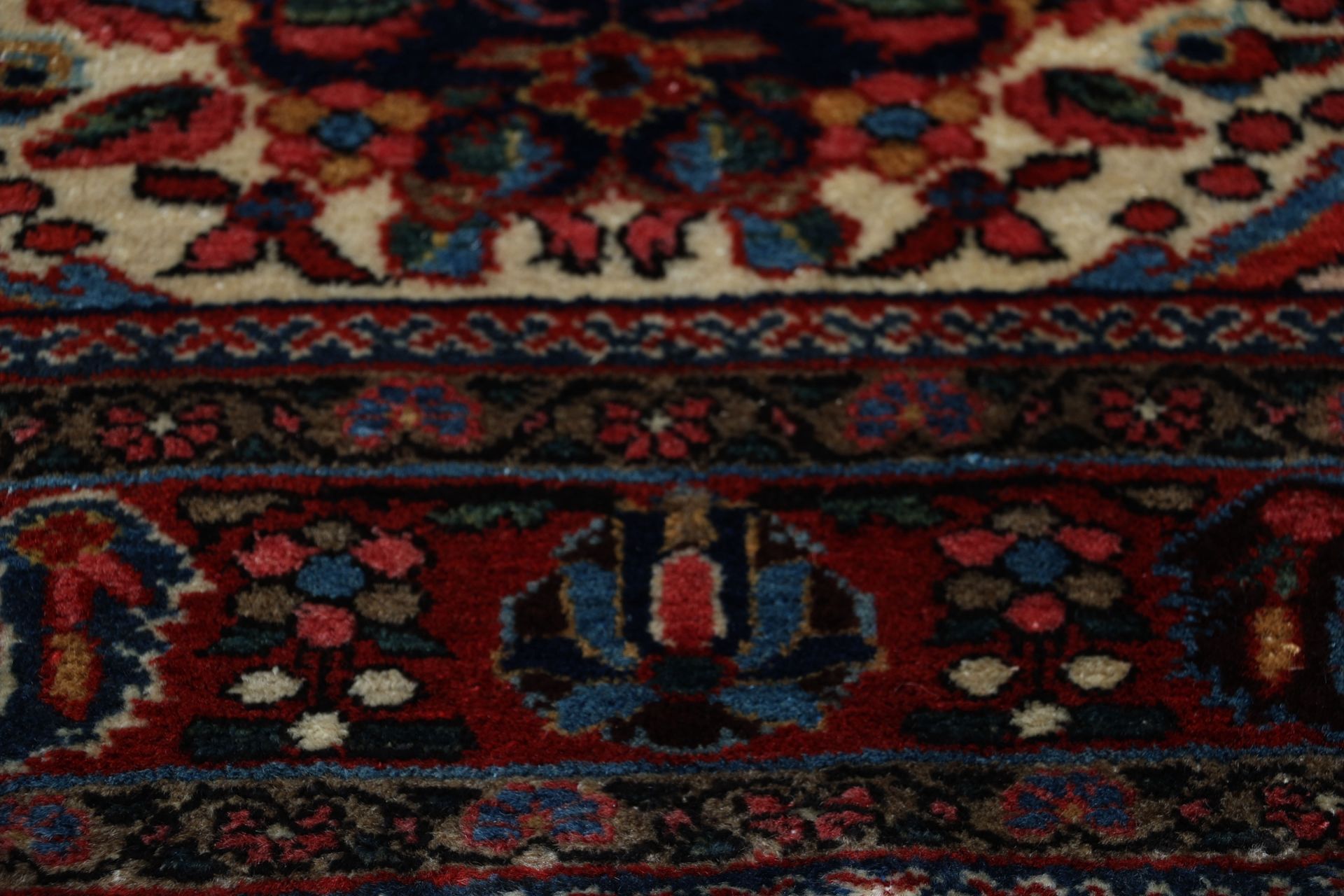 Antiker Perserteppich aus Iran, 147 × 220 cm