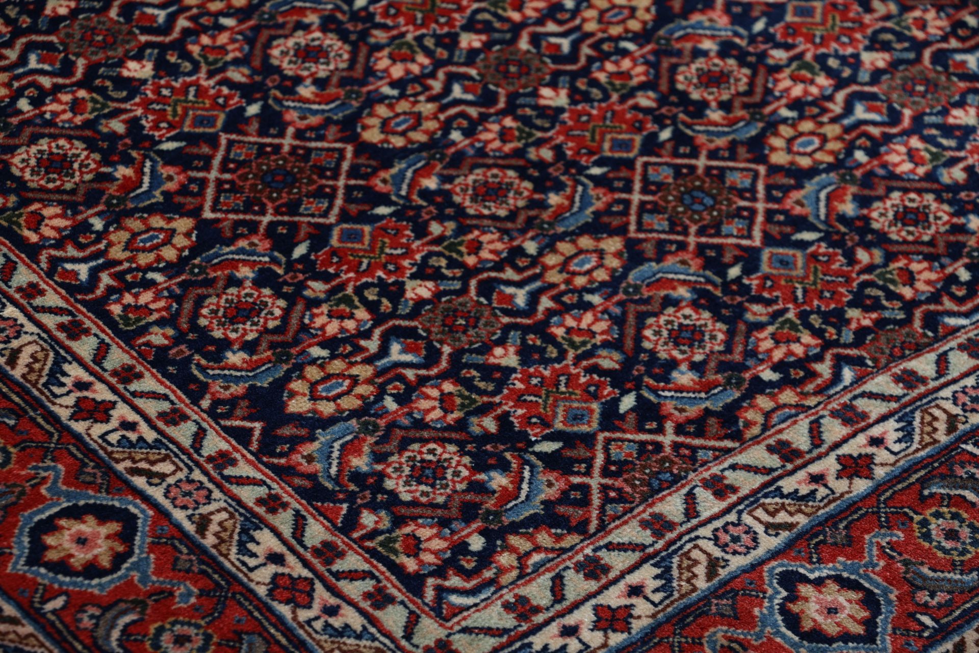 Antiker Sarough Perserteppich aus Iran, 135 × 210 cm