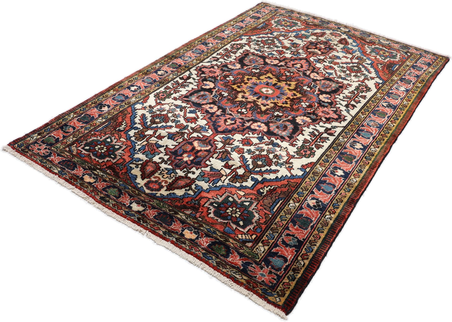 Antiker Bakhtiari Perserteppich aus Iran, 133 × 205 cm