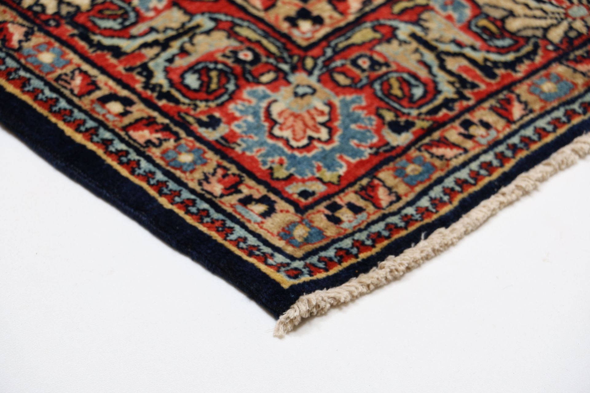 Antiker Bakhtiari Perserteppich aus Iran, 133 × 213 cm