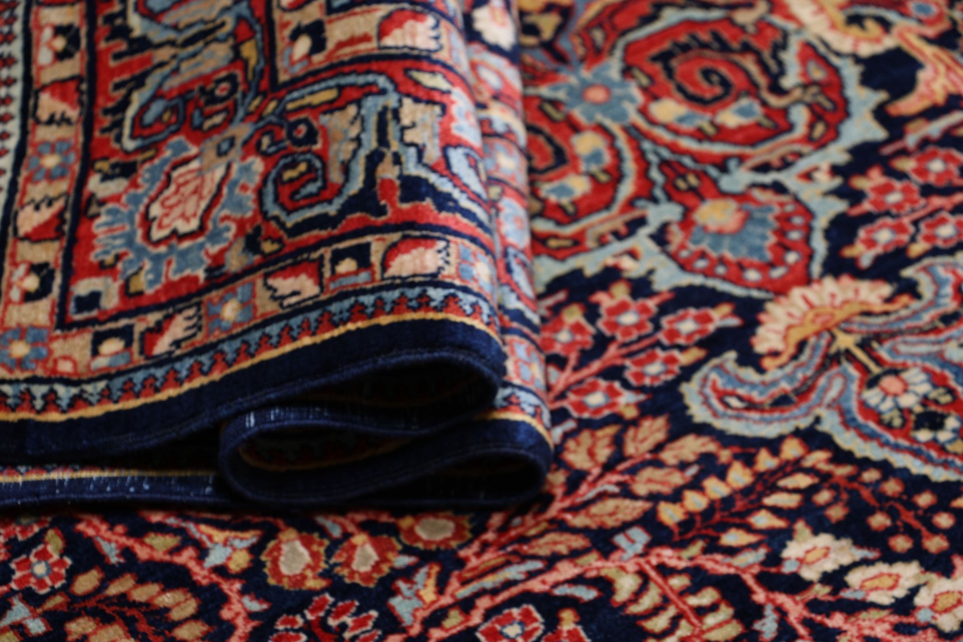 Antiker Bakhtiari Perserteppich aus Iran, 133 × 213 cm