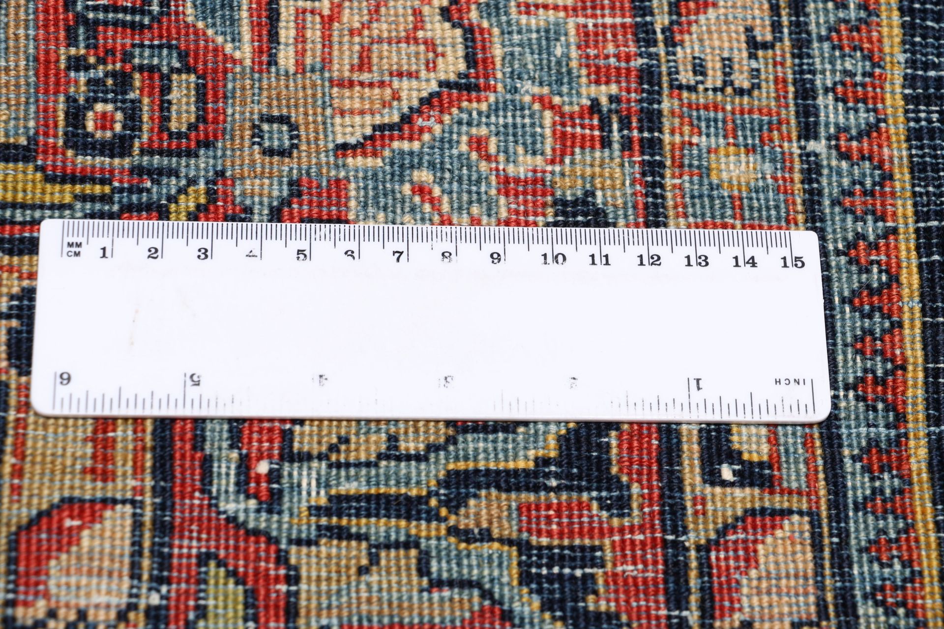 Antiker Bakhtiari Perserteppich aus Iran, 133 × 213 cm