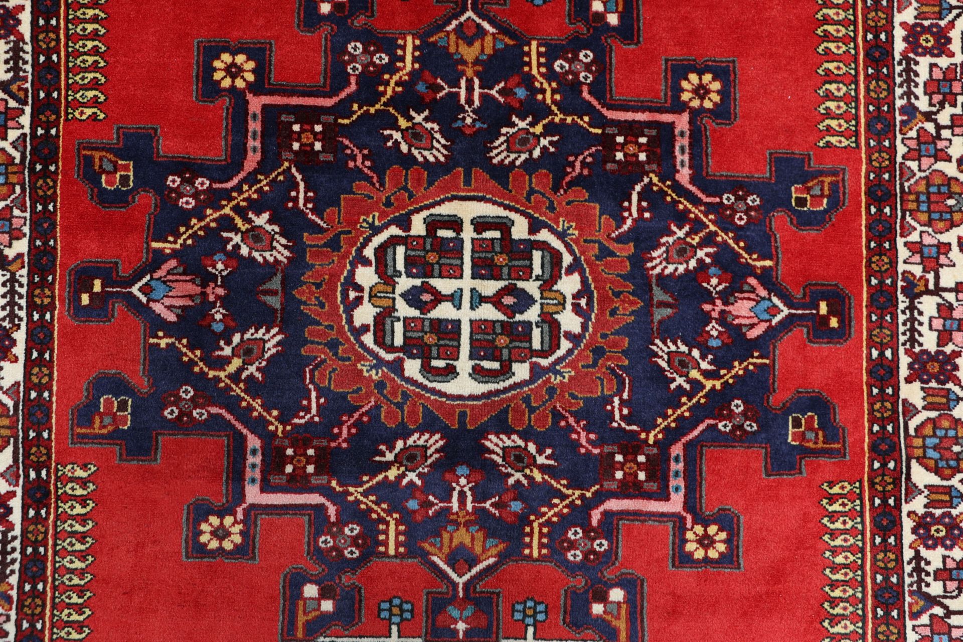 Handgeknüpfter Perserteppich 132 × 195 cm
