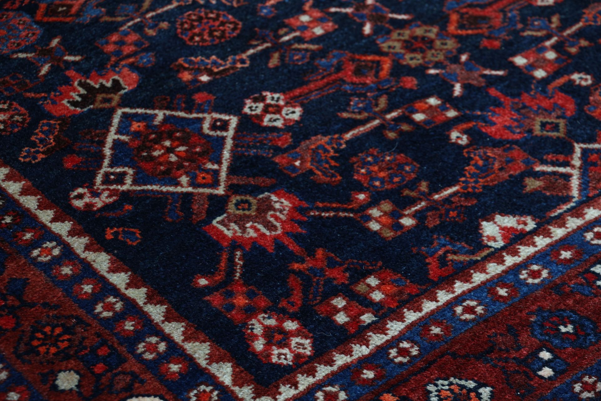 Perserteppich aus Iran, 127 × 215 cm