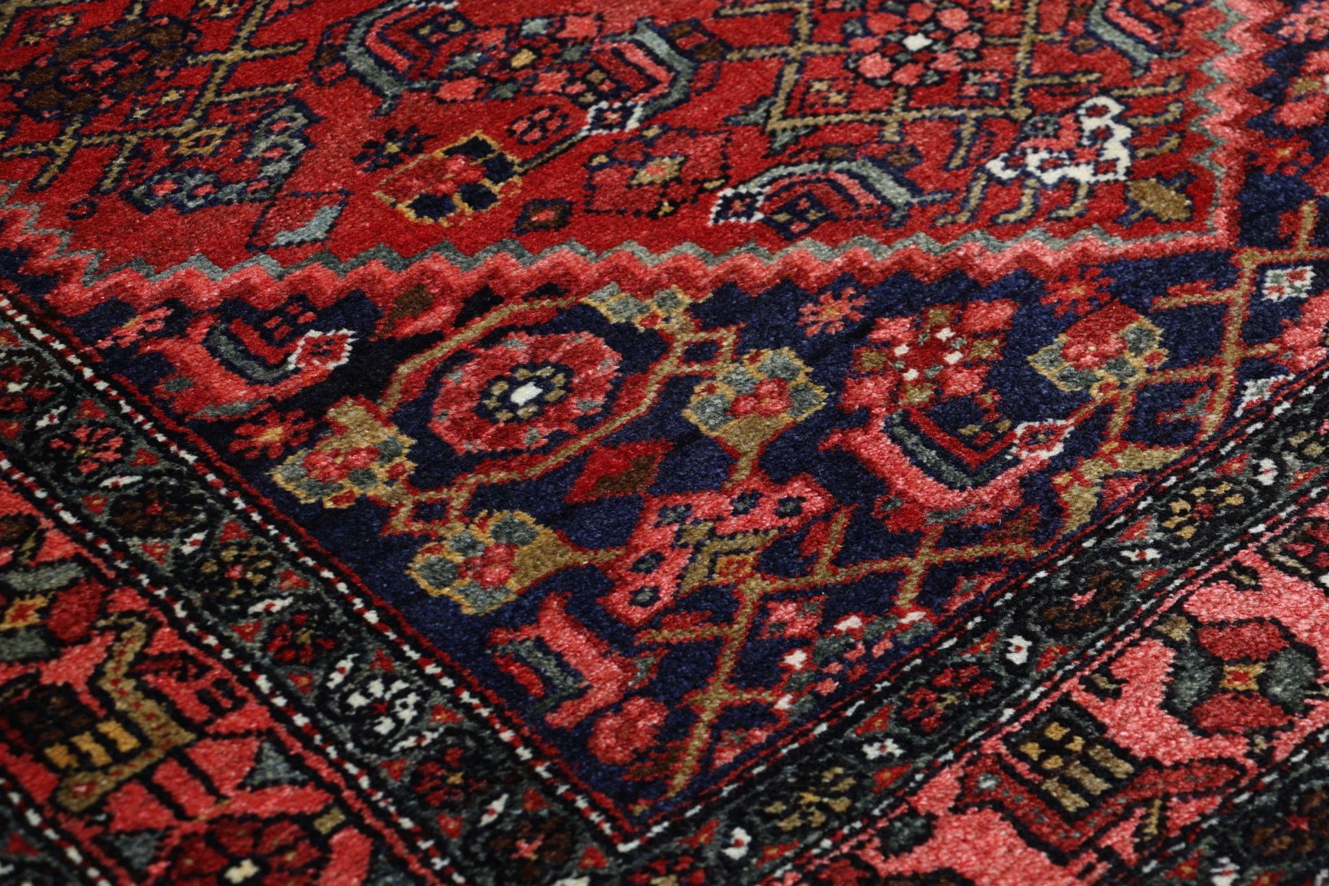 Perserteppich 136 × 210 cm aus Wolle, handgeknüpft
