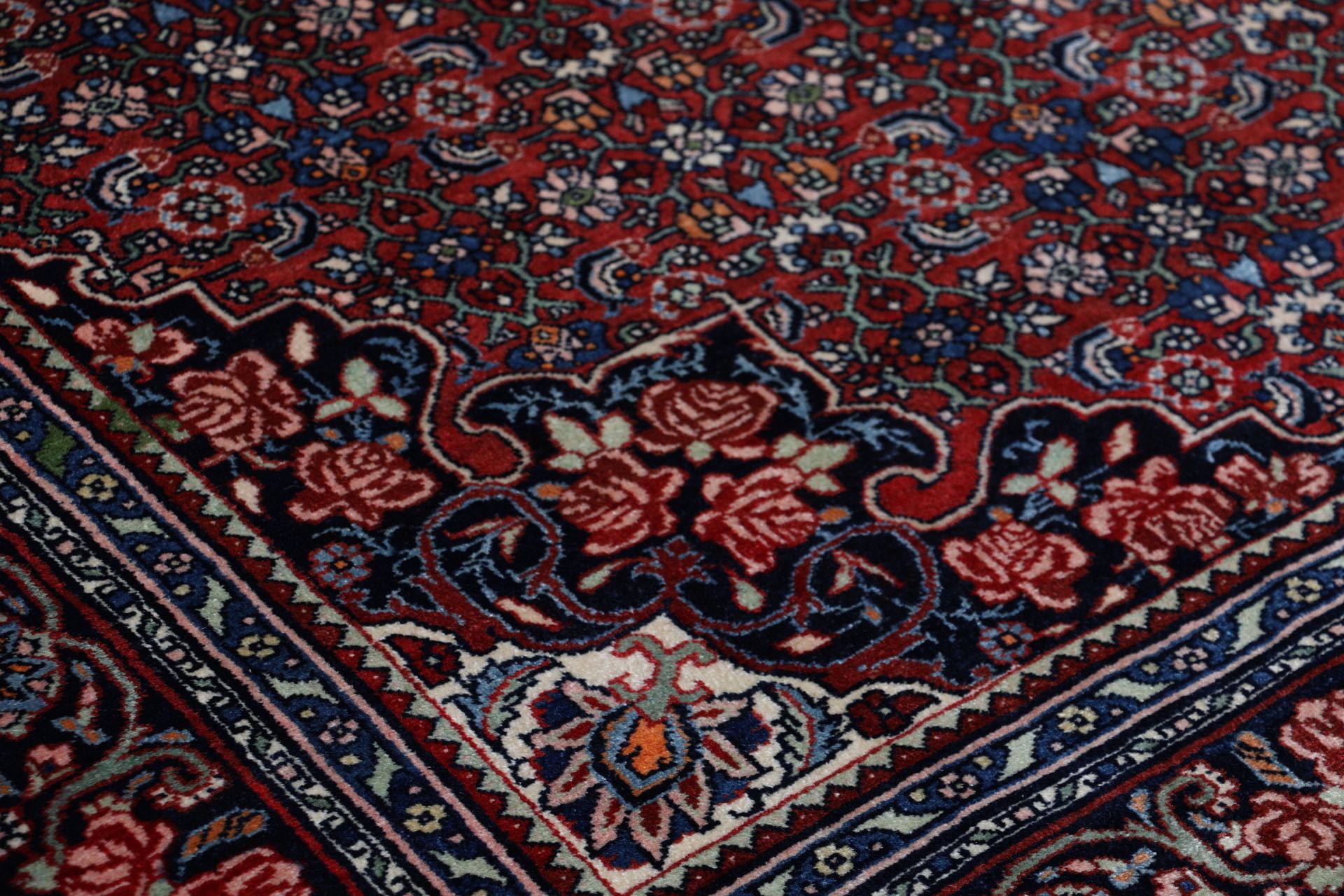 Antiker Bijar Perserteppich aus Iran, 140 × 228 cm