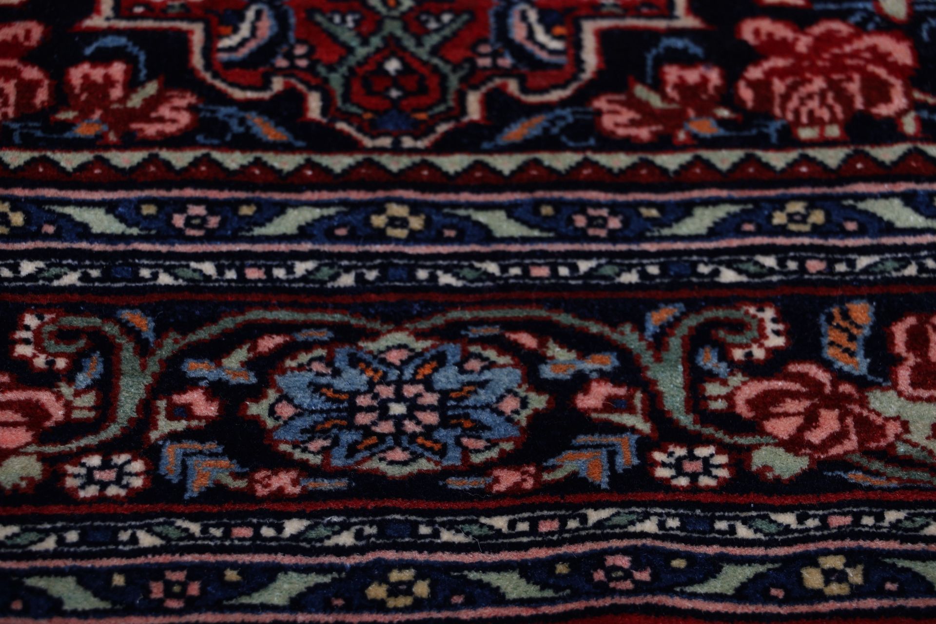 Antiker Bijar Perserteppich aus Iran, 140 × 228 cm