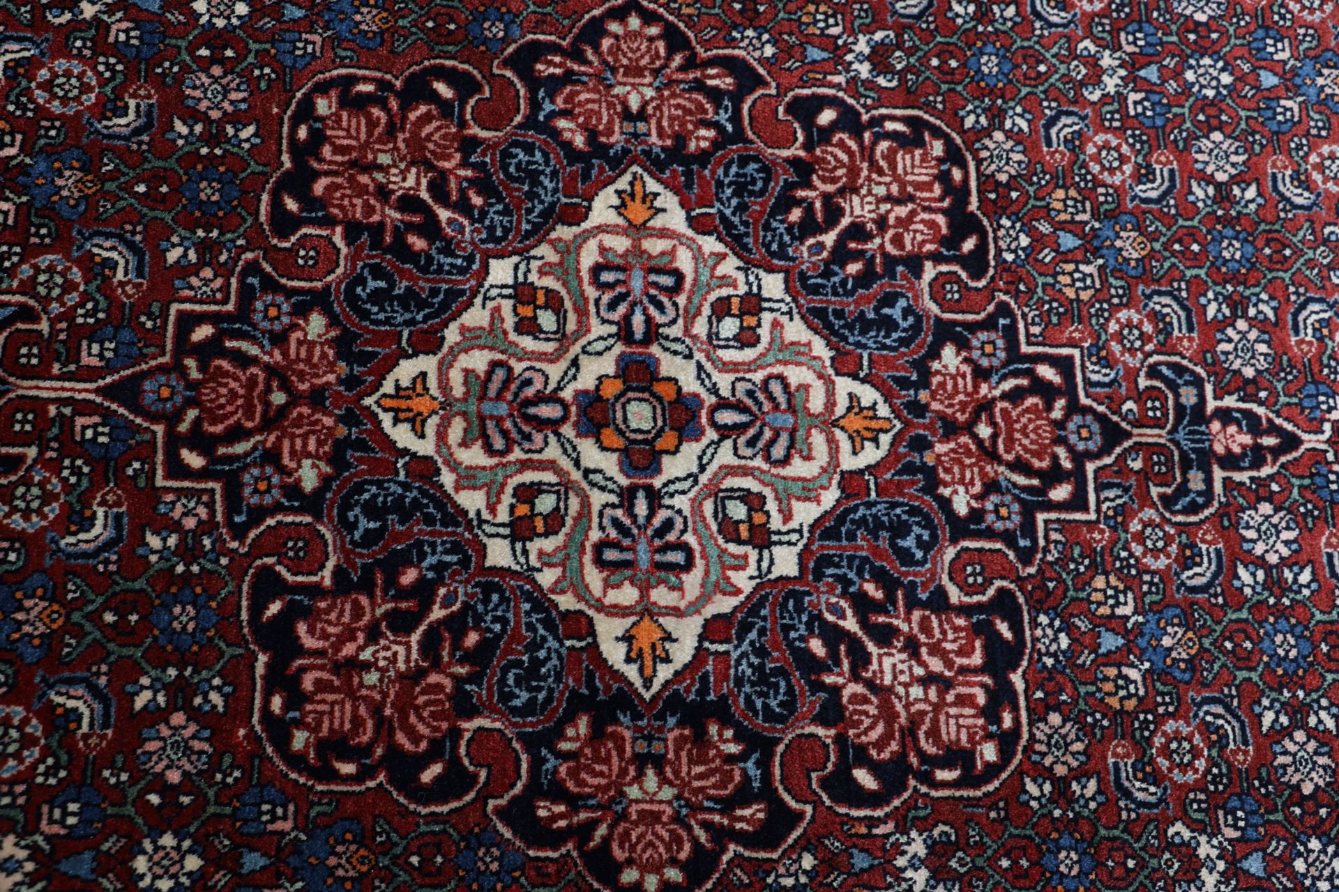 Antiker Bijar Perserteppich aus Iran, 140 × 228 cm