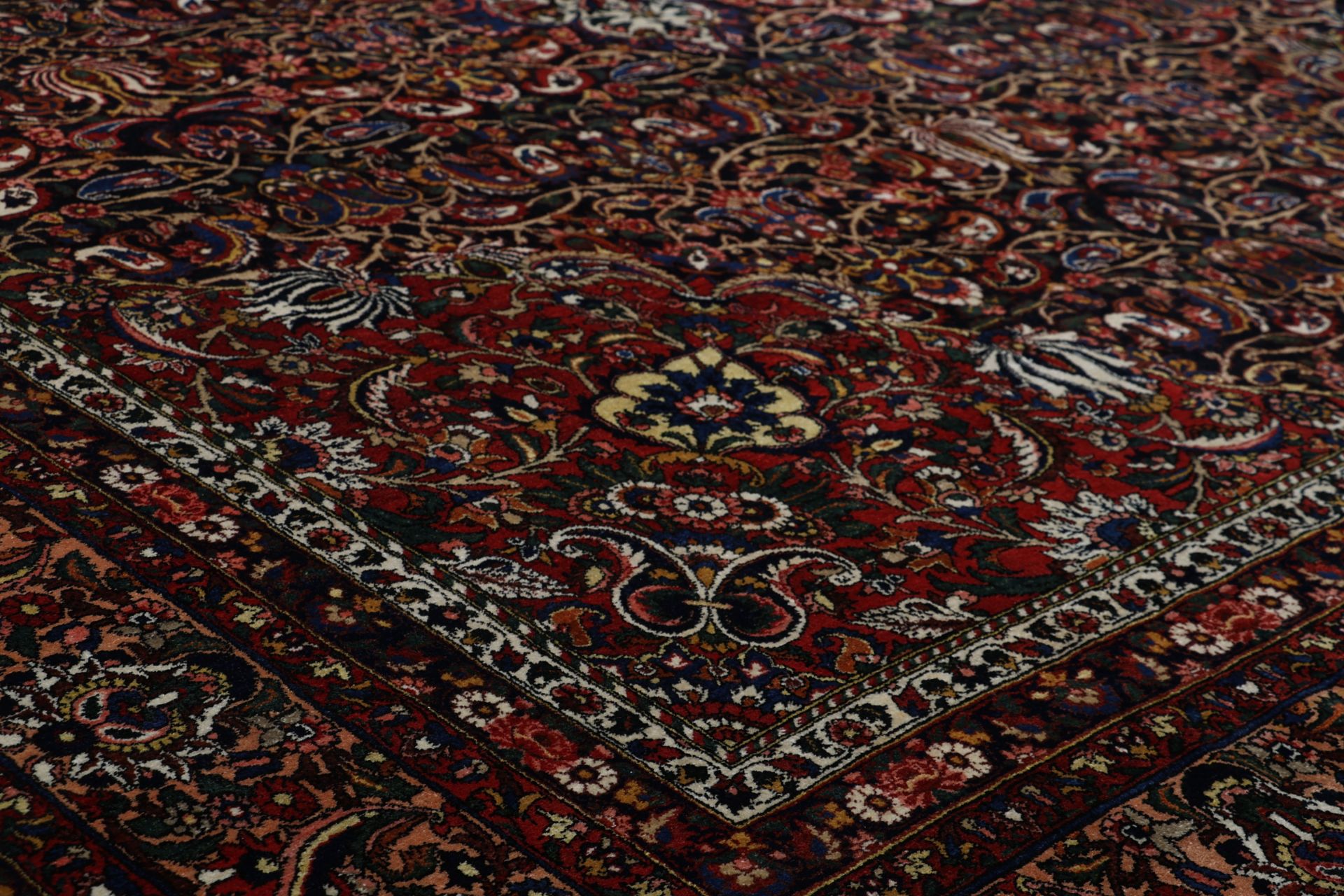 Bakhtiari Perserteppich 328 × 440 cm aus Wolle, handgeknüpft