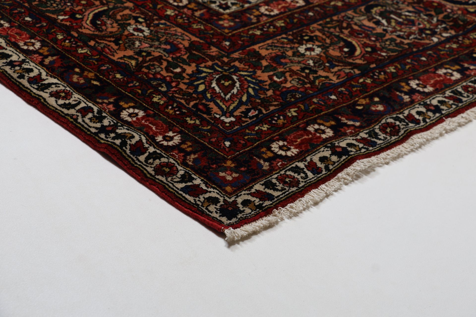 Bakhtiari Perserteppich 328 × 440 cm aus Wolle, handgeknüpft