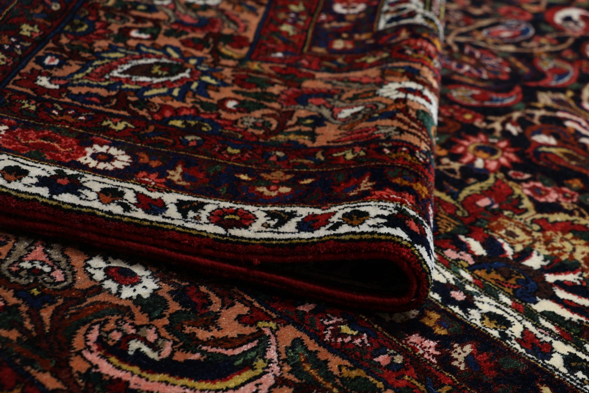 Bakhtiari Perserteppich 328 × 440 cm aus Wolle, handgeknüpft