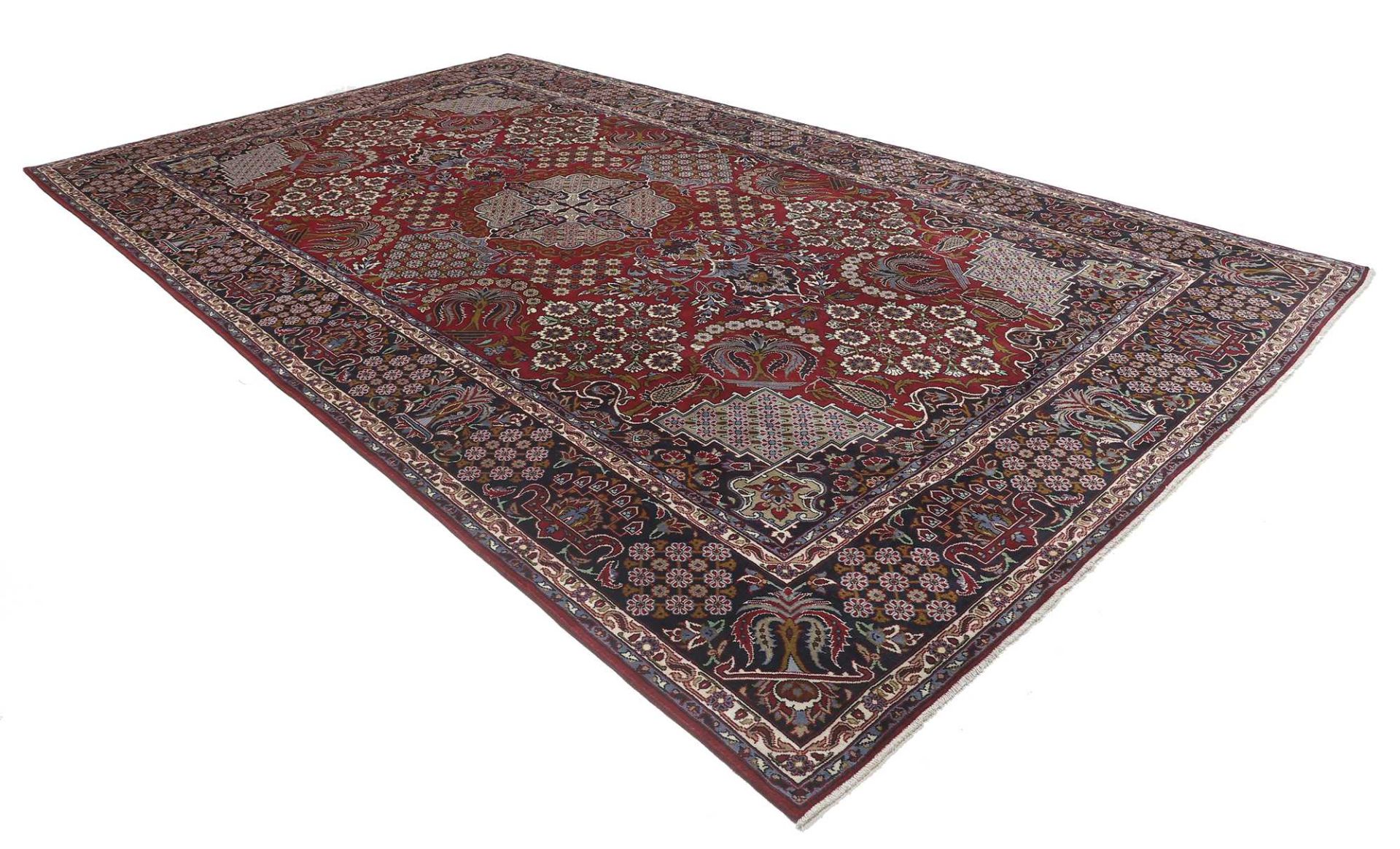 Handgeknüpfter Perserteppich 295 × 514 cm