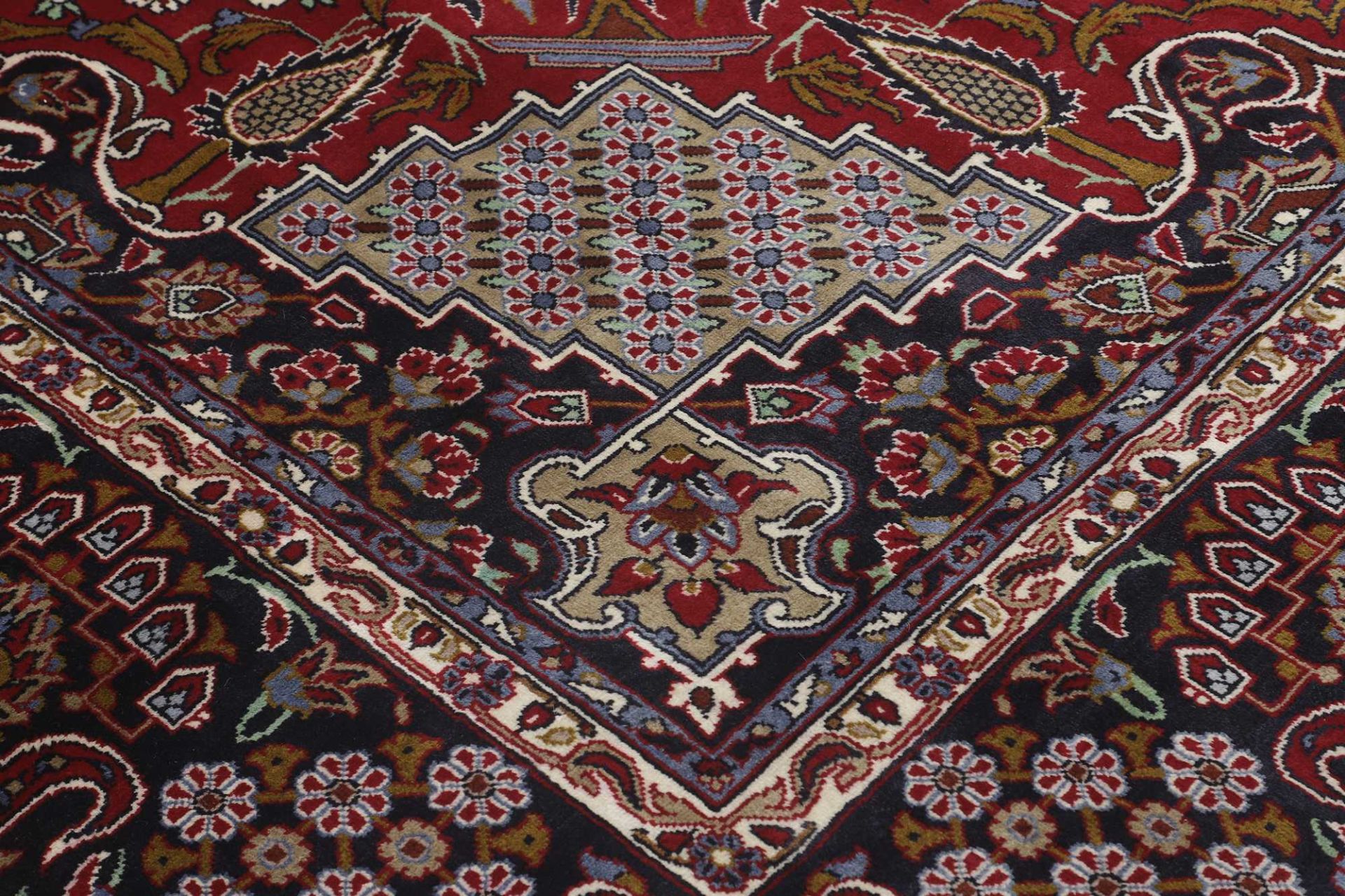 Handgeknüpfter Perserteppich 295 × 514 cm