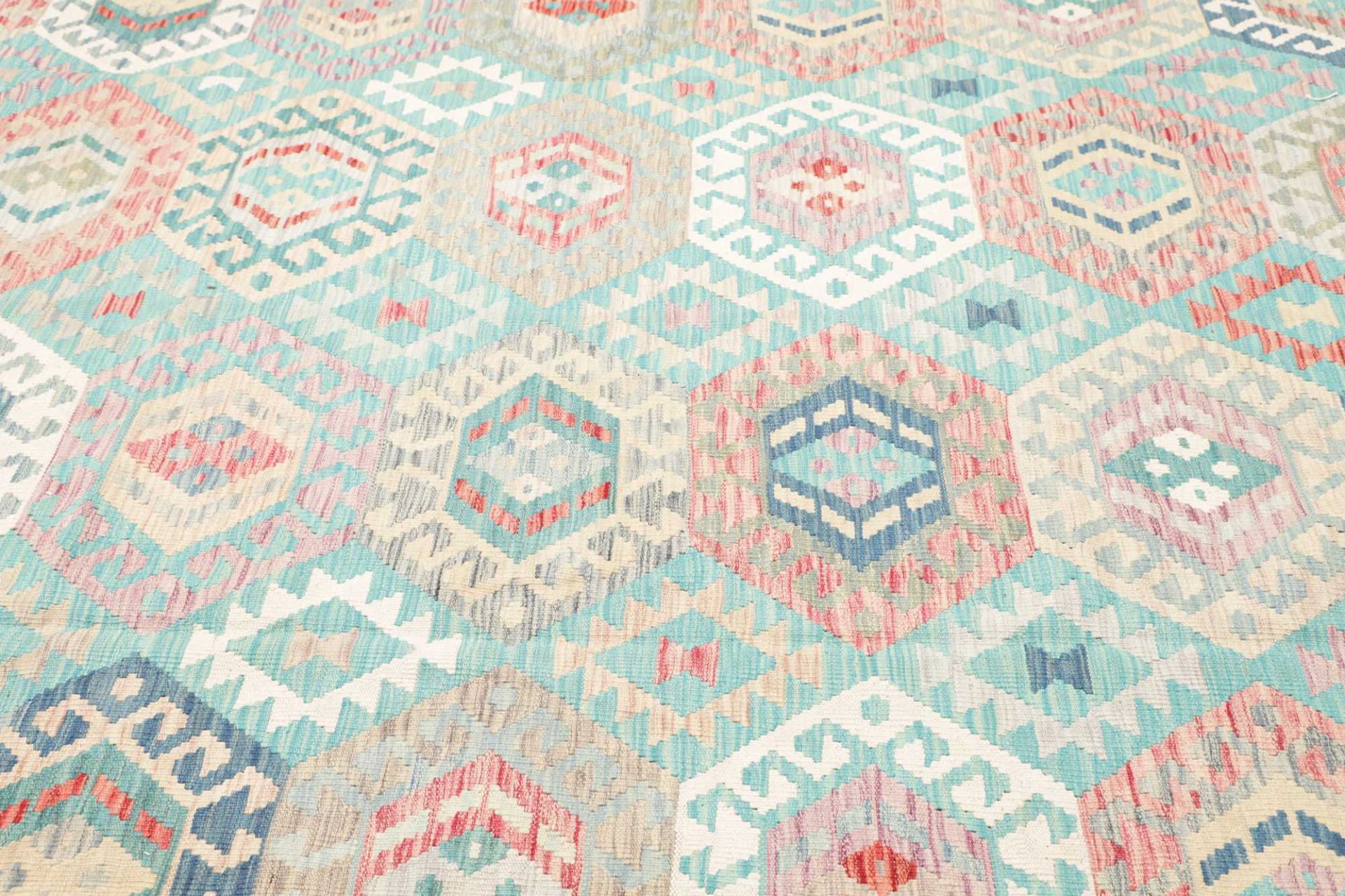 Handgewebter Kelim 304 × 397 cm