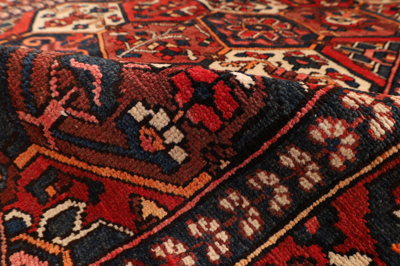 Bakhtiari Perserteppich 302 × 160 cm aus Wolle, handgeknüpft