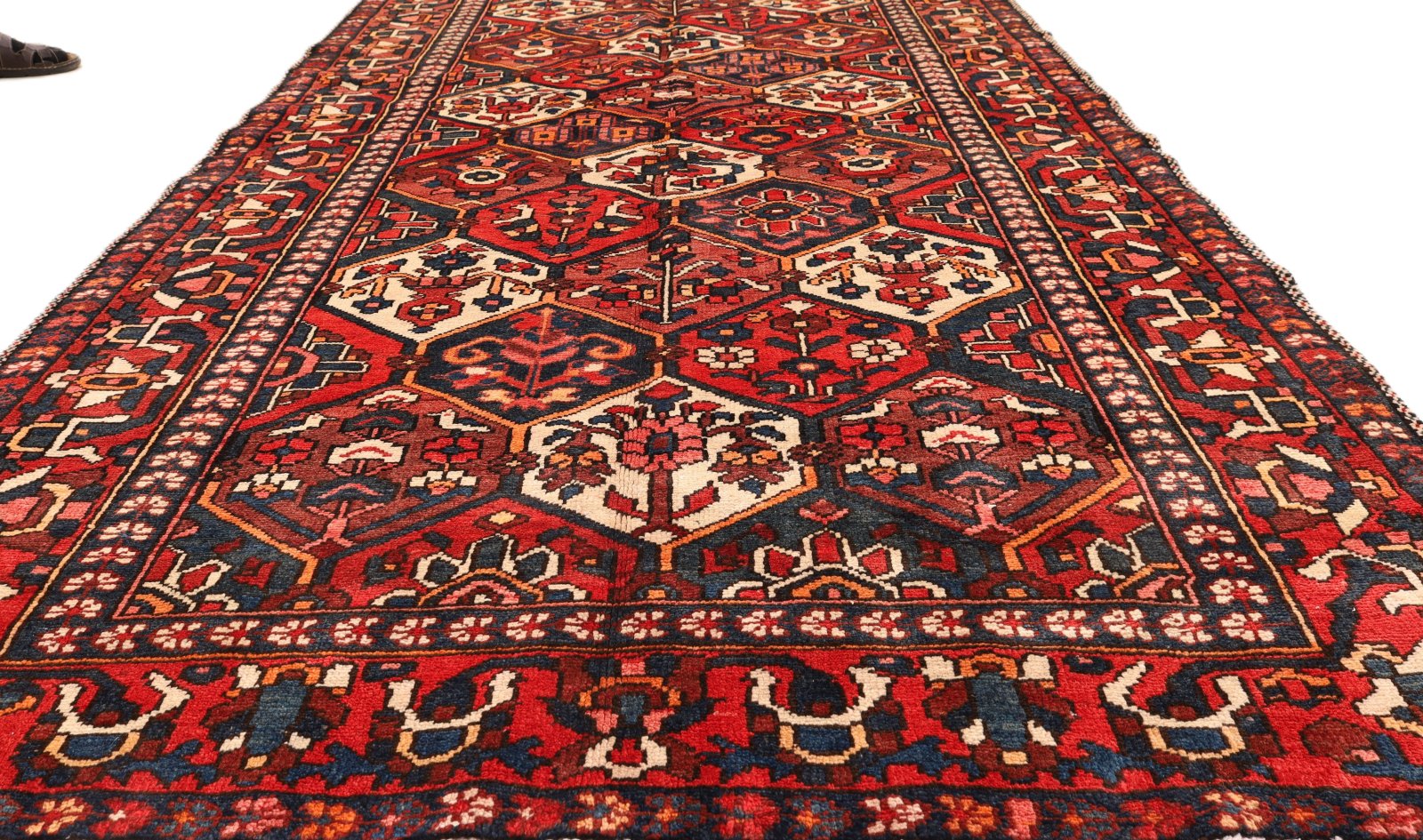 Bakhtiari Perserteppich 302 × 160 cm aus Wolle, handgeknüpft